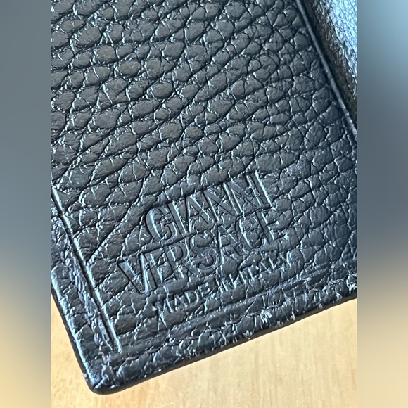 Versace Medusa Black Leather 6 Key Holder - Picture 12 of 16
